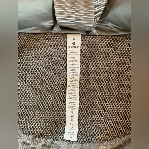 Lululemon winter Parker sz6 wool* - Picture 5 of 10